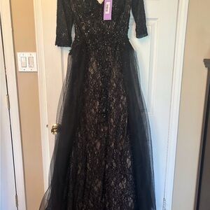 Elegant Black Lace Evening Gown